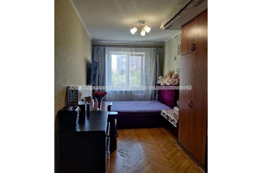 Продам квартиру, Каденюка ул. , 3 кім., 58 м², косметический ремонт 