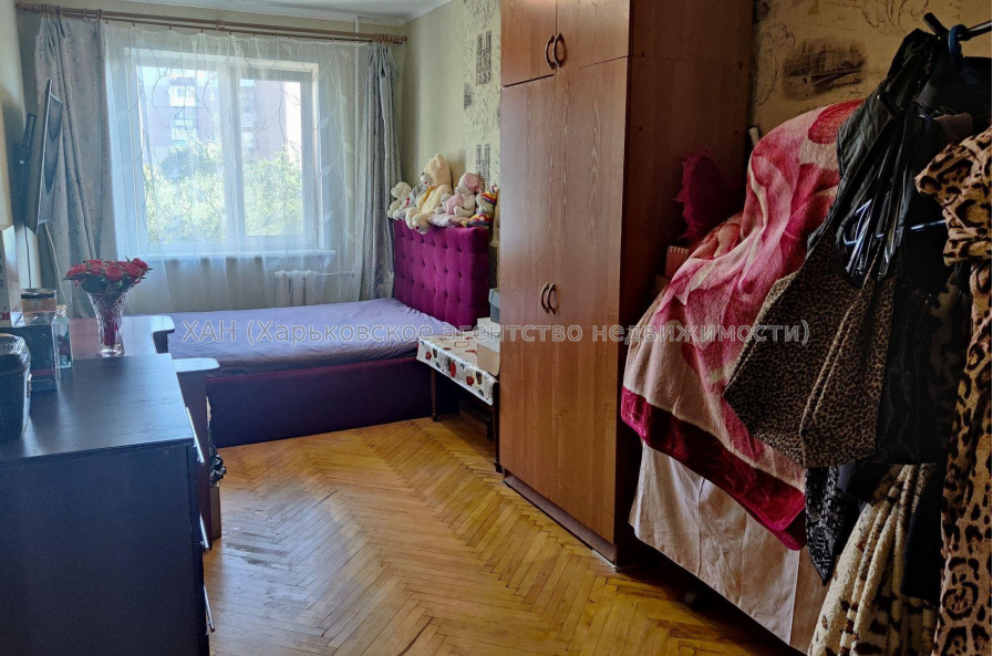 Продам квартиру, Каденюка ул. , 3  ком., 58 м², косметический ремонт 