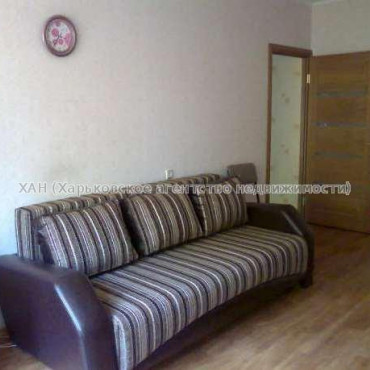 Продам квартиру, Зерновая ул. , 3 кім., 61 м², косметический ремонт 