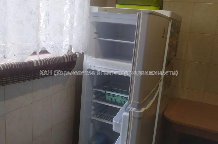 Продам квартиру, Зерновая ул. , 3 кім., 61 м², косметический ремонт 
