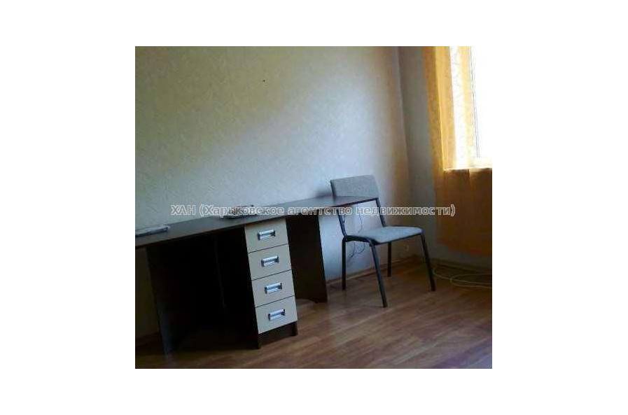 Продам квартиру, Зерновая ул. , 3 кім., 61 м², косметический ремонт 