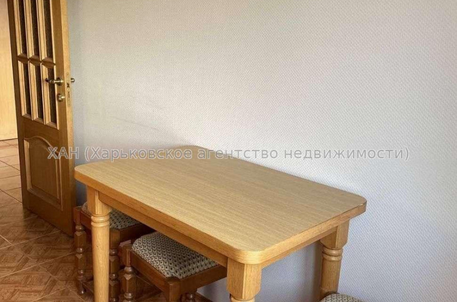 Продам квартиру, Авиационная ул. , 3 кім., 70.20 м², косметический ремонт 