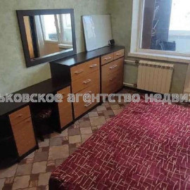 Продам квартиру, Барабашова академика ул. , 3 кім., 65 м², капитальный ремонт