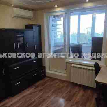 Продам квартиру, Барабашова академика ул. , 3  ком., 65 м², капитальный ремонт 