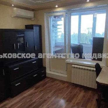 Продам квартиру, Барабашова академика ул. , 3 кім., 65 м², капитальный ремонт 