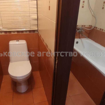 Продам квартиру, Барабашова академика ул. , 3 кім., 65 м², капитальный ремонт 