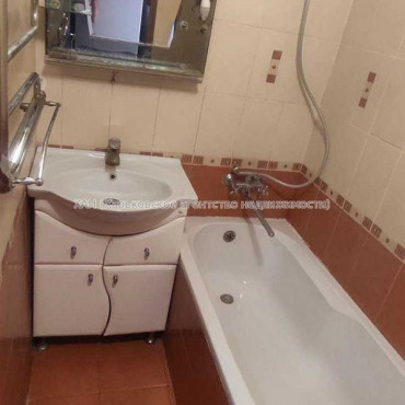 Продам квартиру, Барабашова академика ул. , 3 кім., 65 м², капитальный ремонт 