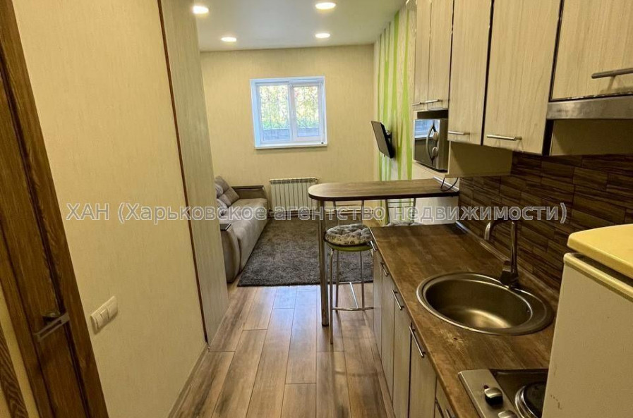 Продам квартиру, Добровольцев ул. , 1  ком., 18 м², капитальный ремонт 
