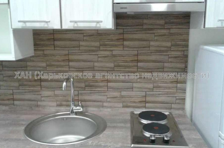 Продам квартиру, Добровольцев ул. , 1  ком., 18 м², капитальный ремонт 