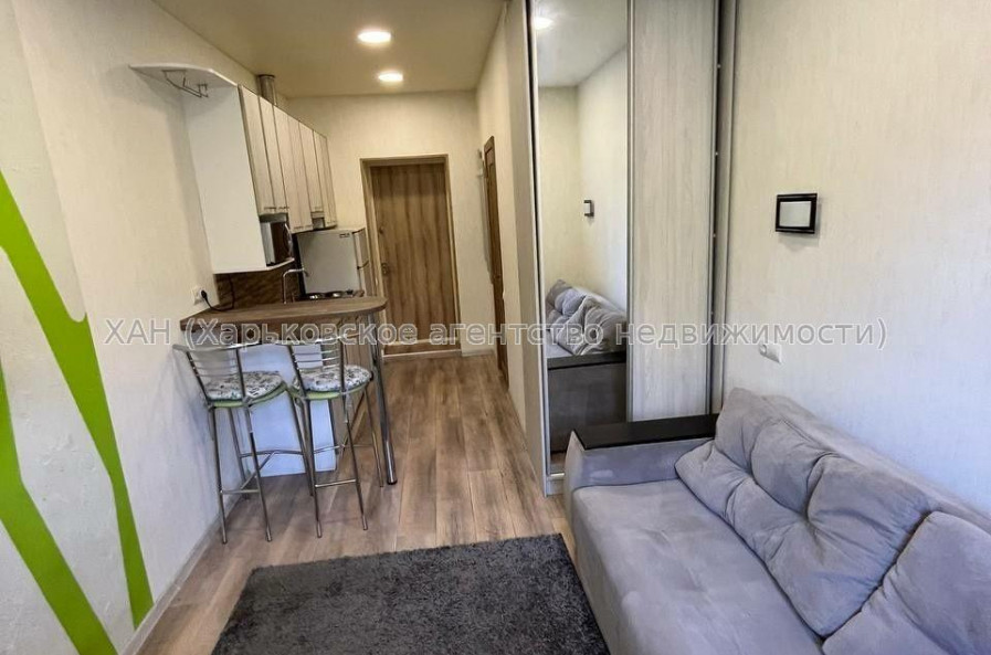 Продам квартиру, Добровольцев ул. , 1  ком., 18 м², капитальный ремонт 