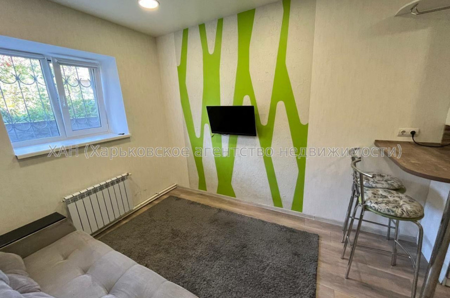 Продам квартиру, Добровольцев ул. , 1  ком., 18 м², капитальный ремонт 