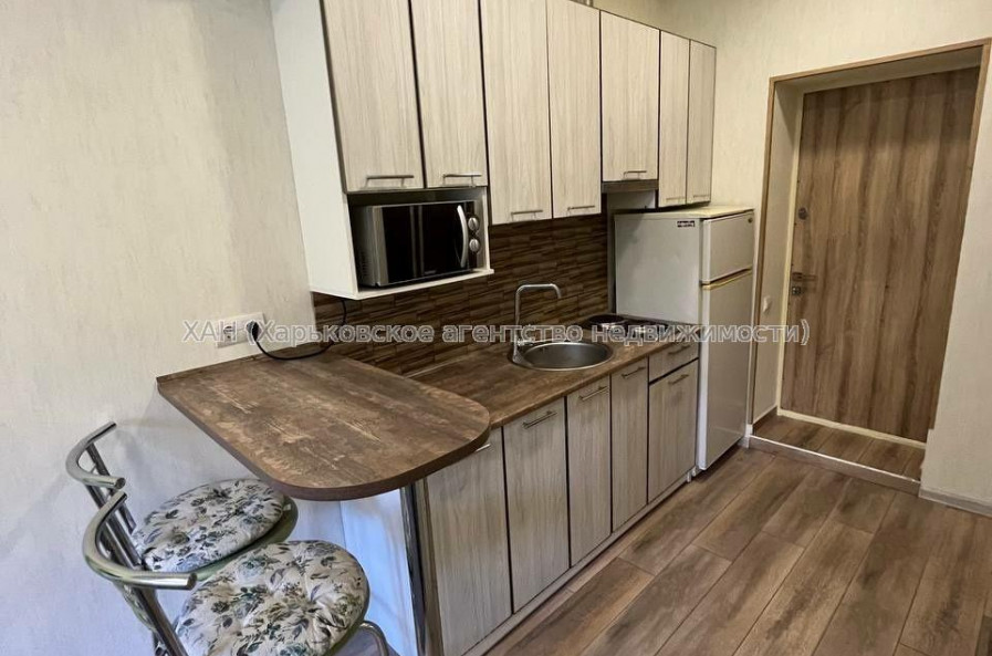 Продам квартиру, Добровольцев ул. , 4 , 1 кім., 18 м², капитальный ремонт 