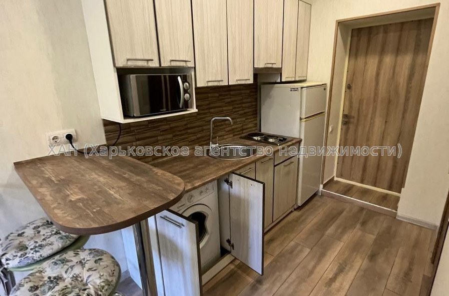 Продам квартиру, Добровольцев ул. , 1  ком., 18 м², капитальный ремонт 