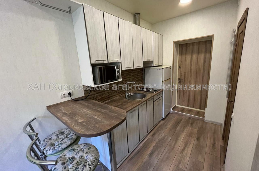 Продам квартиру, Добровольцев ул. , 1  ком., 18 м², капитальный ремонт 