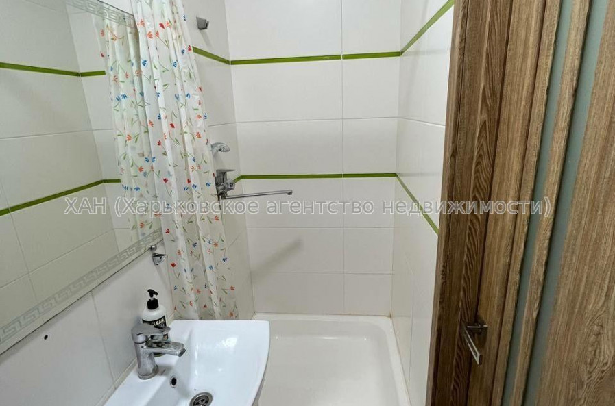 Продам квартиру, Добровольцев ул. , 1  ком., 18 м², капитальный ремонт 