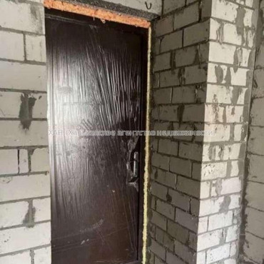 Продам квартиру, Гвардейцев Широнинцев ул. , 1 кім., 43 м², без внутренних работ 