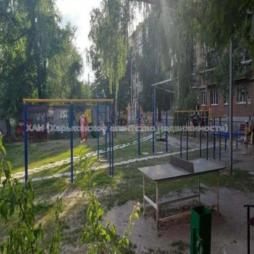 Продам квартиру, Западная ул. , 3 кім., 66 м², косметический ремонт 