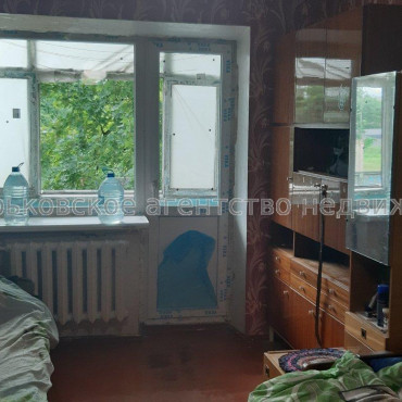 Продам квартиру, Западная ул. , 3 кім., 66 м², косметический ремонт 