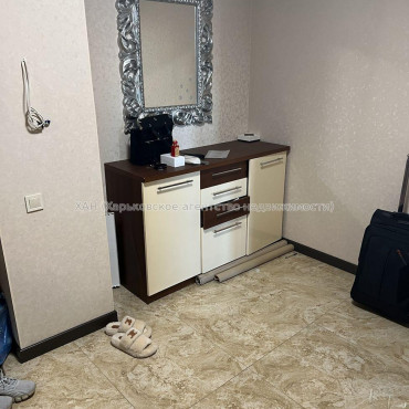 Продам квартиру, Георгия Тарасенко ул. , 4  ком., 159 м², капитальный ремонт 