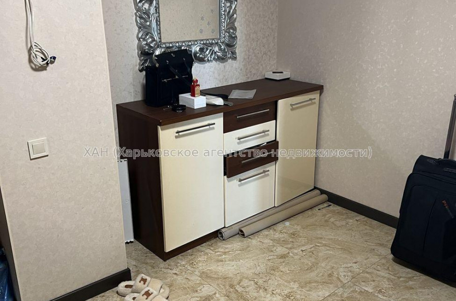 Продам квартиру, Георгия Тарасенко ул. , 4  ком., 159 м², капитальный ремонт 