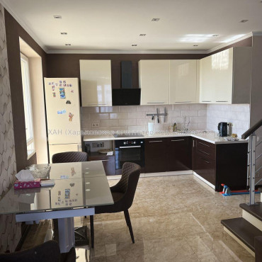 Продам квартиру, Георгия Тарасенко ул. , 4  ком., 159 м², капитальный ремонт 