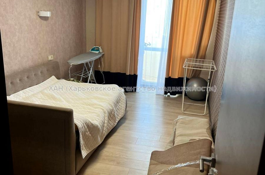 Продам квартиру, Георгия Тарасенко ул. , 4  ком., 159 м², капитальный ремонт 