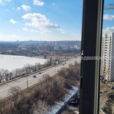 Продам квартиру, Непокоренных ул. , 2 кім., 62 м², без внутренних работ 