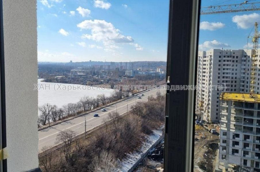 Продам квартиру, Непокоренных ул. , 2 кім., 62 м², без внутренних работ 