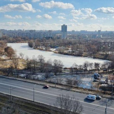 Продам квартиру, Непокоренных ул. , 2 кім., 62 м², без внутренних работ 