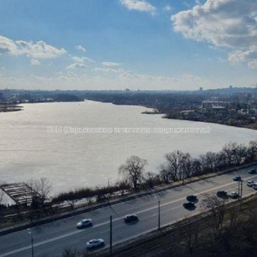 Продам квартиру, Непокоренных ул. , 2 кім., 62 м², без внутренних работ 