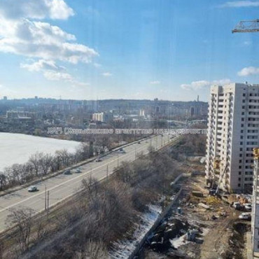 Продам квартиру, Непокоренных ул. , 2 кім., 62 м², без внутренних работ 