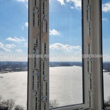 Продам квартиру, Непокоренных ул. , 2 кім., 62 м², без внутренних работ 