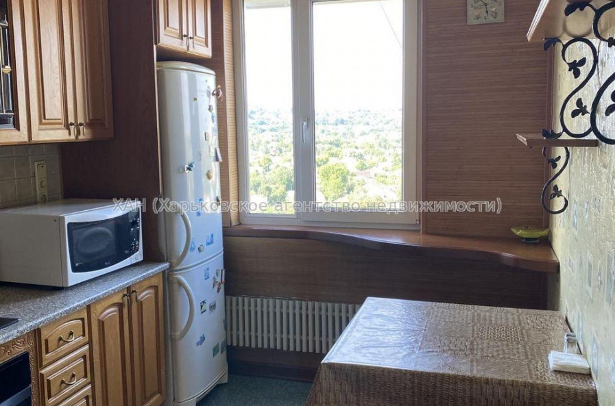 Продам квартиру, Матюшенко ул. , 3  ком., 70 м², капитальный ремонт 