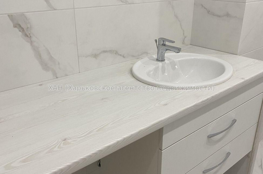 Продам квартиру, Мирослава Мисли ул. , 2 кім., 58 м², капитальный ремонт 