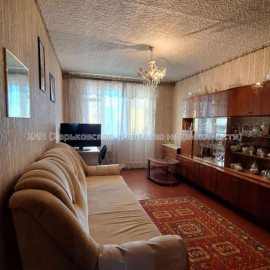 Продам квартиру, Ильинская ул. , 3 кім., 67 м², косметический ремонт