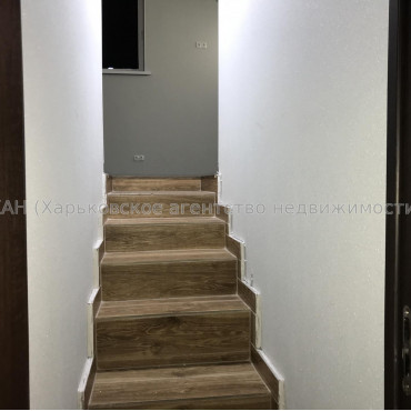 Здам нежитлову нерухомість, офисное помещение , 6 кім., 220 м², косметический ремонт 