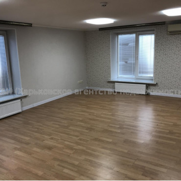 Здам нежитлову нерухомість, офисное помещение , 6 кім., 220 м², косметический ремонт 