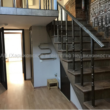 Здам нежитлову нерухомість, офисное помещение , 6 кім., 220 м², косметический ремонт 