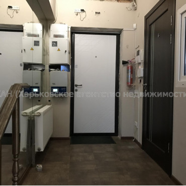 Здам нежитлову нерухомість, офисное помещение , 6 кім., 220 м², косметический ремонт 