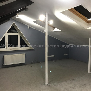 Здам нежитлову нерухомість, офисное помещение , 6 кім., 220 м², косметический ремонт 