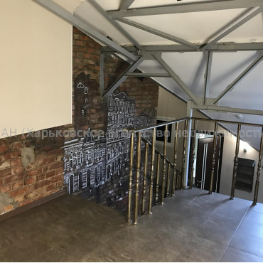 Здам нежитлову нерухомість, офисное помещение , 6 кім., 220 м², косметический ремонт 