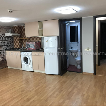 Здам нежитлову нерухомість, офисное помещение , 6 кім., 220 м², косметический ремонт 