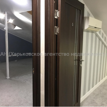 Здам нежитлову нерухомість, офисное помещение , 6 кім., 220 м², косметический ремонт 