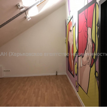 Здам нежитлову нерухомість, офисное помещение , 6 кім., 220 м², косметический ремонт 