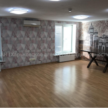 Здам нежитлову нерухомість, офисное помещение , 6 кім., 220 м², косметический ремонт 