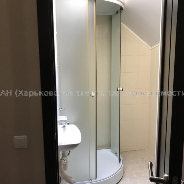 Здам нежитлову нерухомість, офисное помещение , 6 кім., 220 м², косметический ремонт 