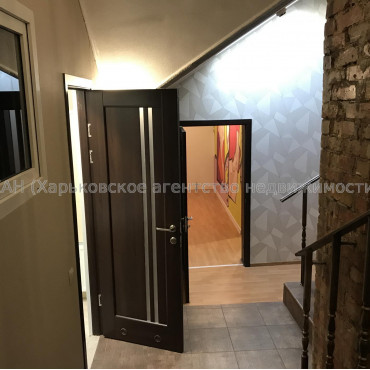 Здам нежитлову нерухомість, офисное помещение , 6 кім., 220 м², косметический ремонт 