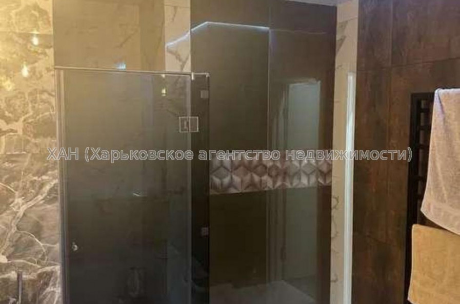 Продам квартиру, Ньютона ул. , 3  ком., 96 м², капитальный ремонт 