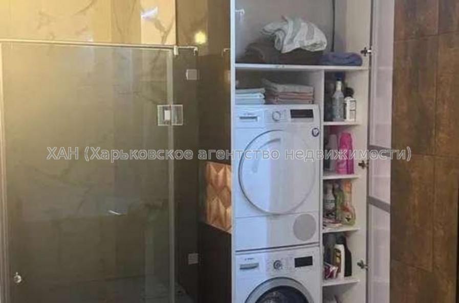 Продам квартиру, Ньютона ул. , 3  ком., 96 м², капитальный ремонт 