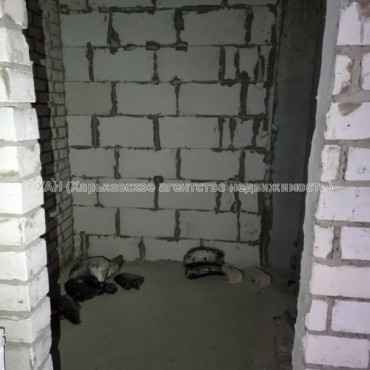 Продам квартиру, Льва Ландау просп. , 3 кім., 103 м², без внутренних работ 